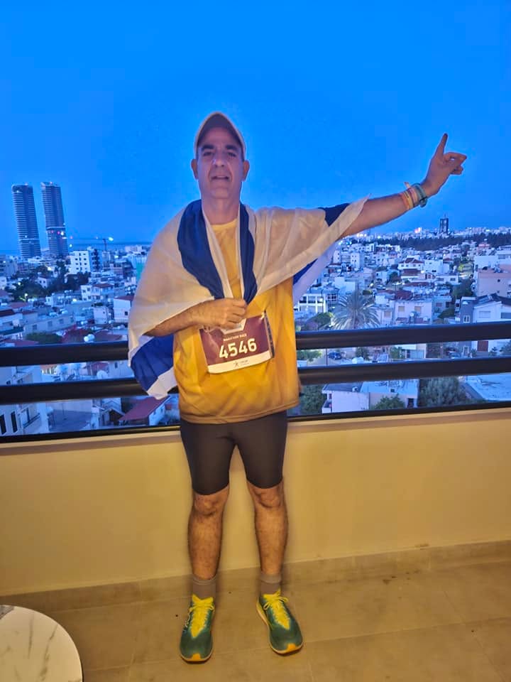 טל עם מדליית המרתון